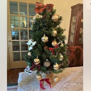 33" Decorated Christmas Tree W Ornaments